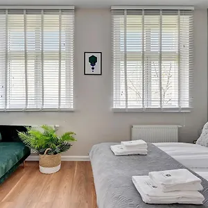  Apartament Lion - Capri 5 Min From The